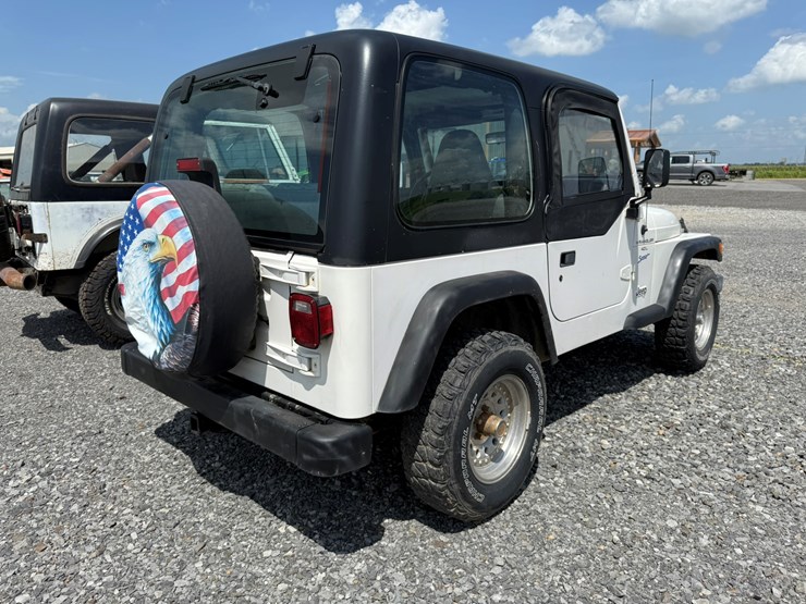1997-jeep-wrangler-image-4