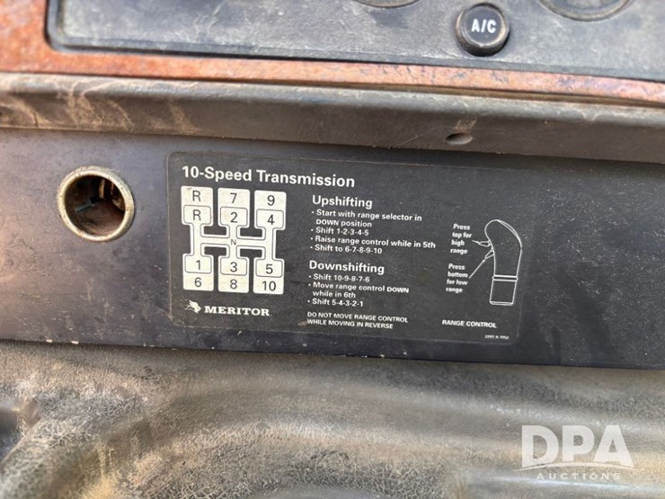 2002-ihc-9400i-day-cab-truck-(gp10940,-unit-109996)-image-80