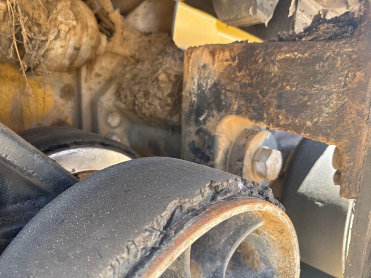 2015-caterpillar-ap-1055f-image-15