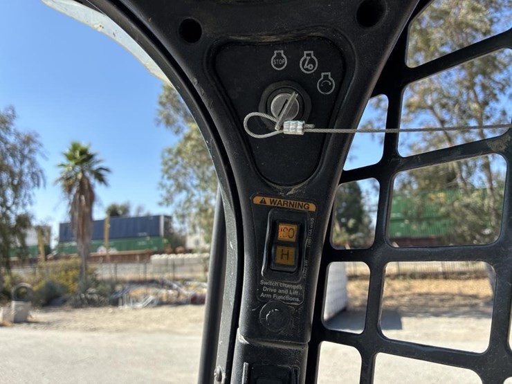 2019-bobcat-t740-image-17