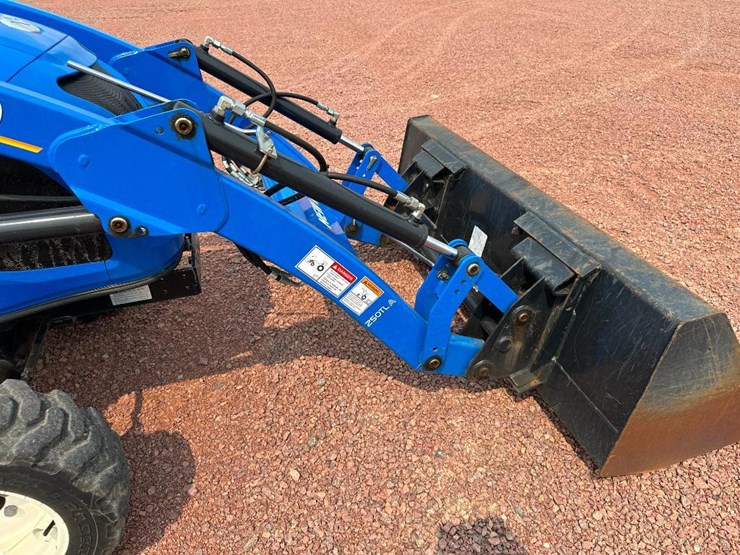 2020-new-holland-boomer-40-image-61