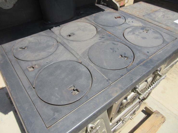 lot-of-monarch-coal/wood-6-burner-stove-image-6