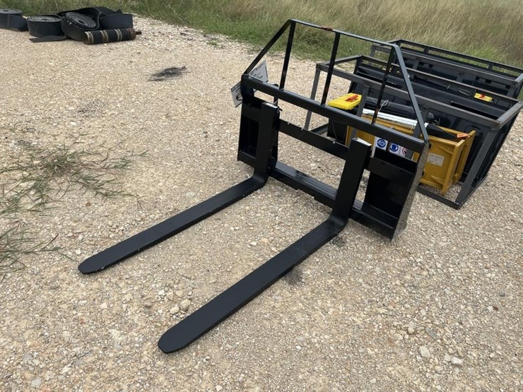 mower-king-ss-pallet-forks-image-1