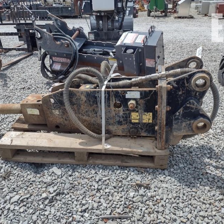 17 CATERPILLAR 305