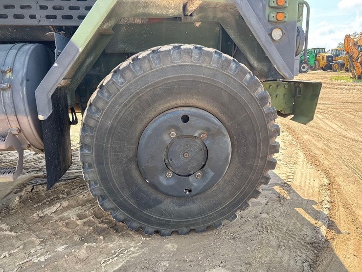 2000-oshkosh-m1070-image-13