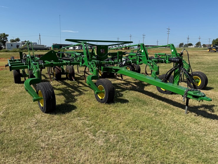 2022-john-deere-2430-image-1