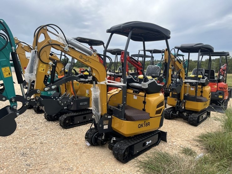 cfg-qk18r-mini-excavator-image-7
