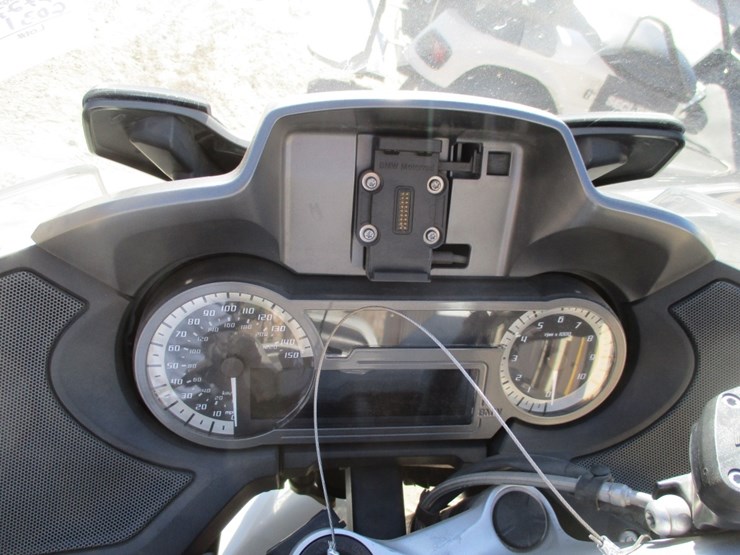 2018-bmw-r1200rt-motorcycle,-image-8