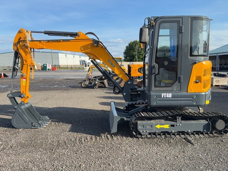 #2044-•-2025-future-ft40-mini-excavator-image-11