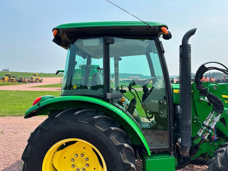 2020-john-deere-5075e-image-17