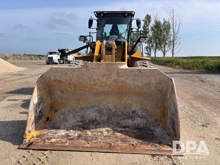 2014-caterpillar-950m-image-4