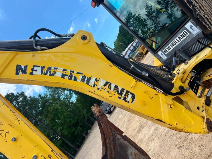 2011-new-holland-b95b-image-40