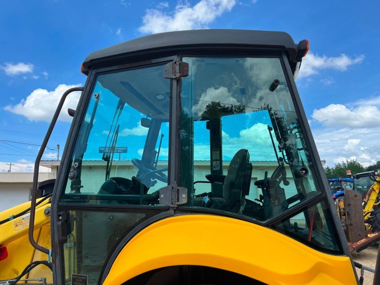 2011-new-holland-b95b-image-13