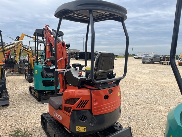 cfg-qk20r-mini-excavator-image-6