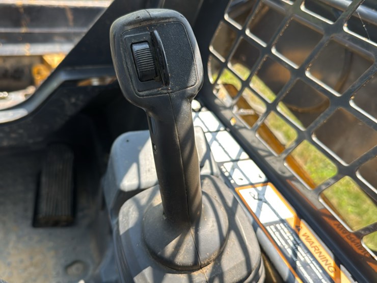 2019-deere-330g-image-26