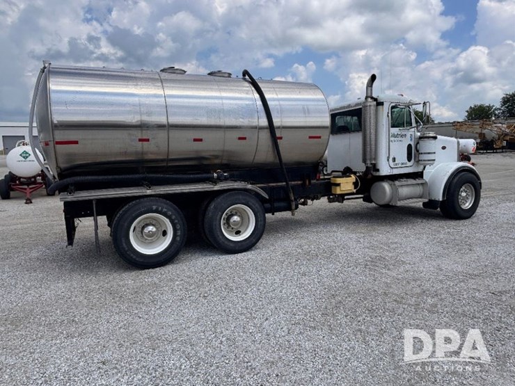 2000-peterbilt-357-image-8