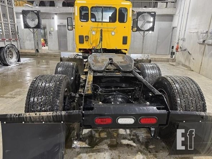 2022-kenworth-t680-image-10