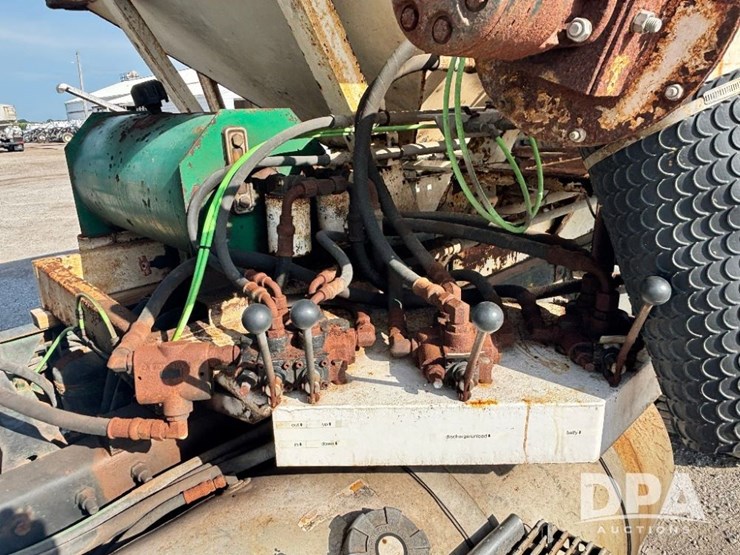 1995-mack-ch613-image-26