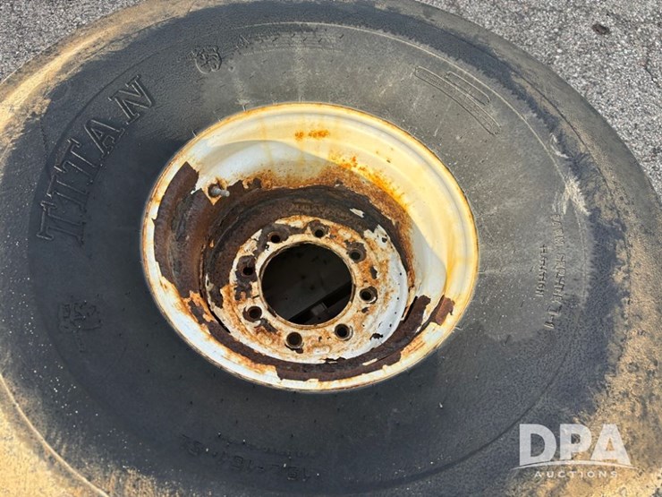 implement-tire-(dr11903)-image-3