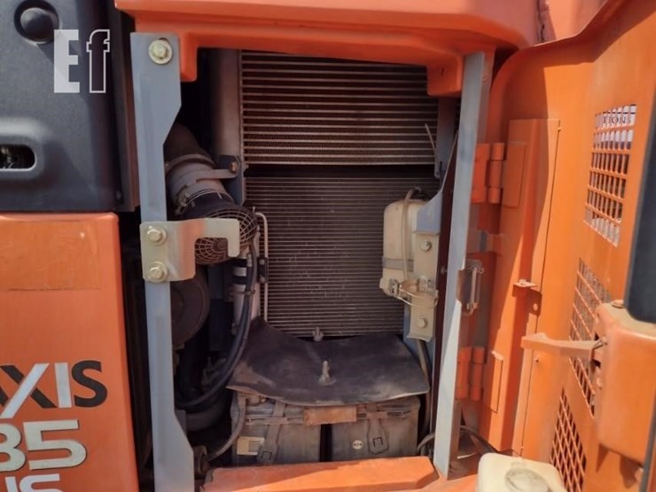 2007-hitachi-zx135us-image-41