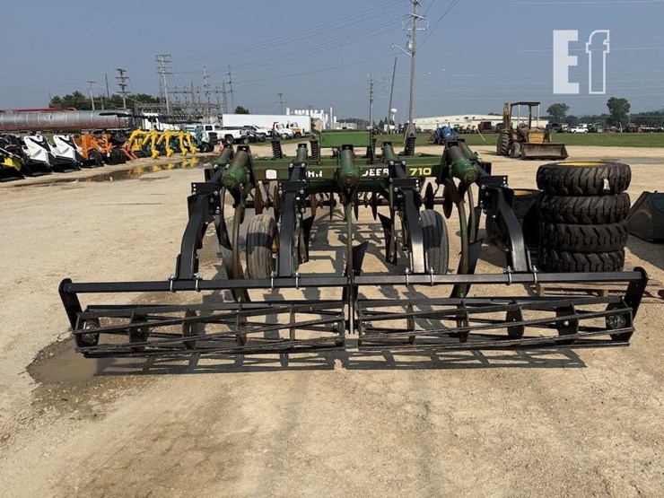 john-deere-710-image-4
