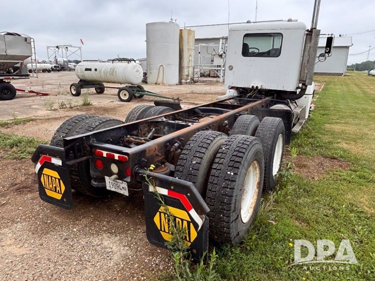 2000-freightliner-truck-(gp11021,-unit-398)-image-10