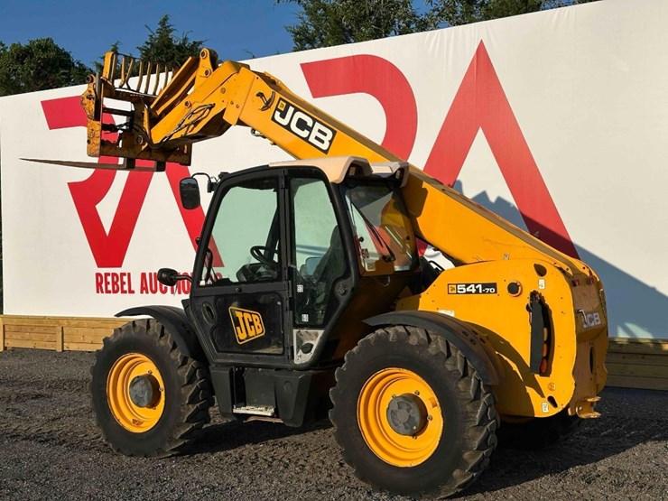 2011-jcb-541-70-image-3
