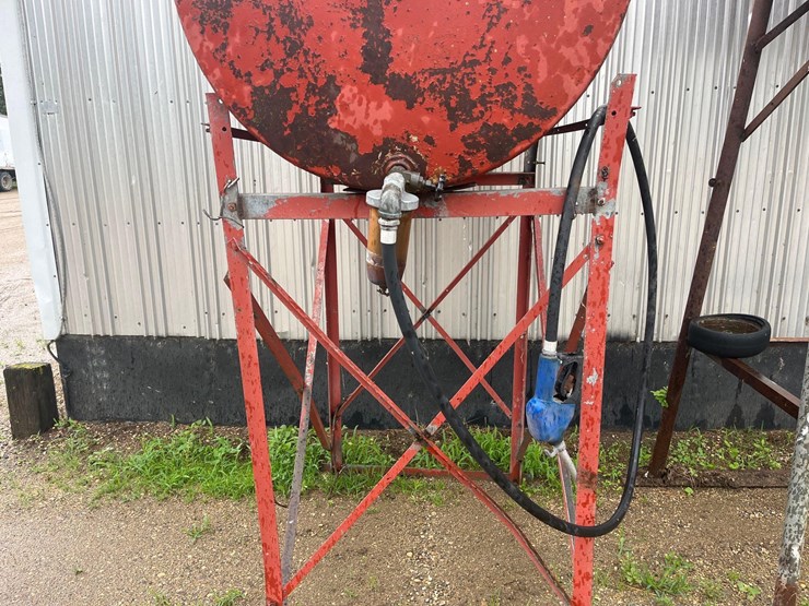 gas-tank-with-red-stand-image-3