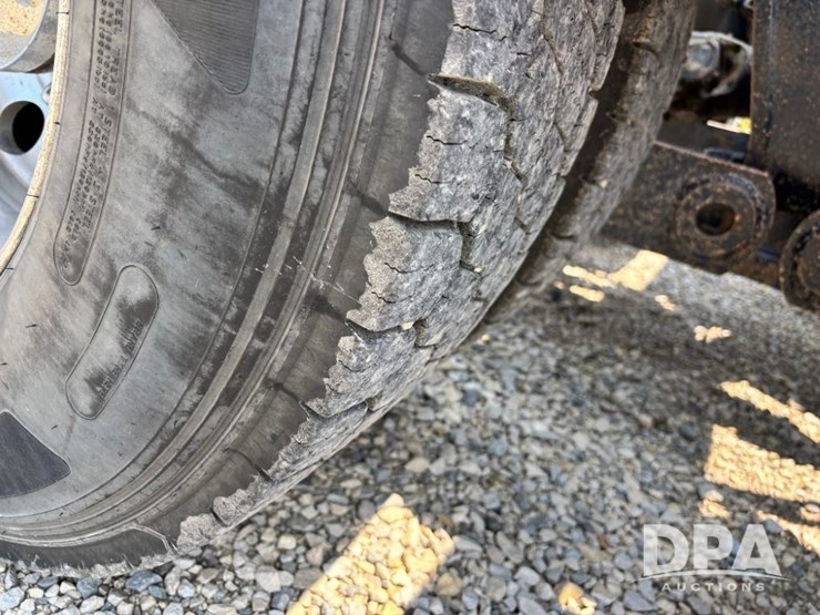 2016-kenworth-t880-image-45