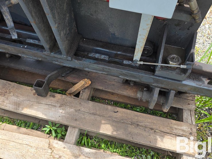 h-r-manufacturing-cat-3-w-navigation-system-image-17