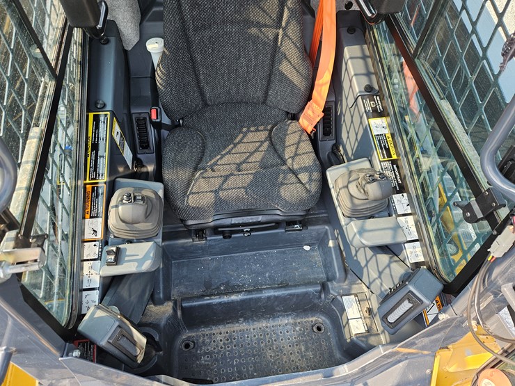 2020-deere-333g-image-9