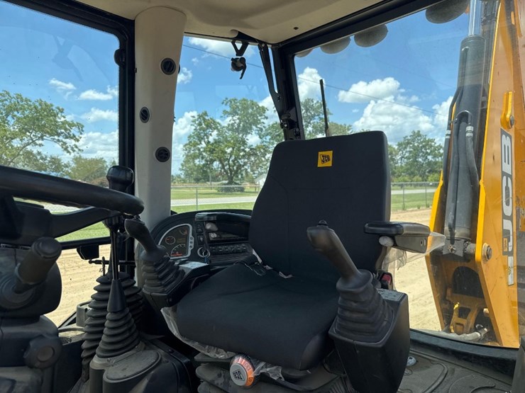 2017-jcb-3cx-image-23