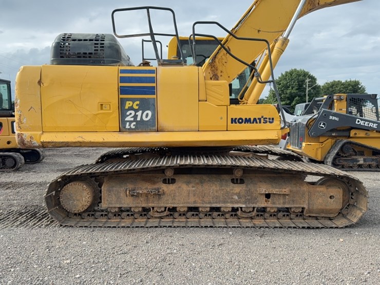 komatsu-pc210-lc-11-image-6