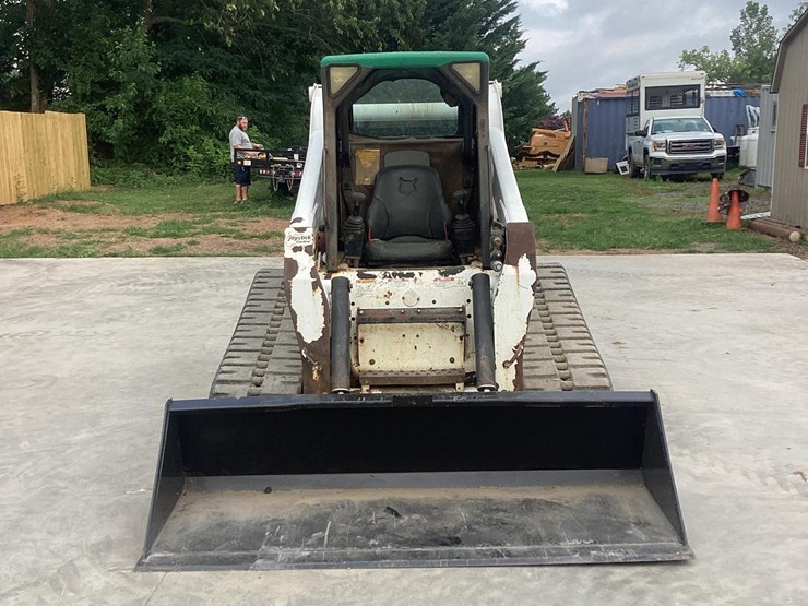 2004-bobcat-t300-image-9