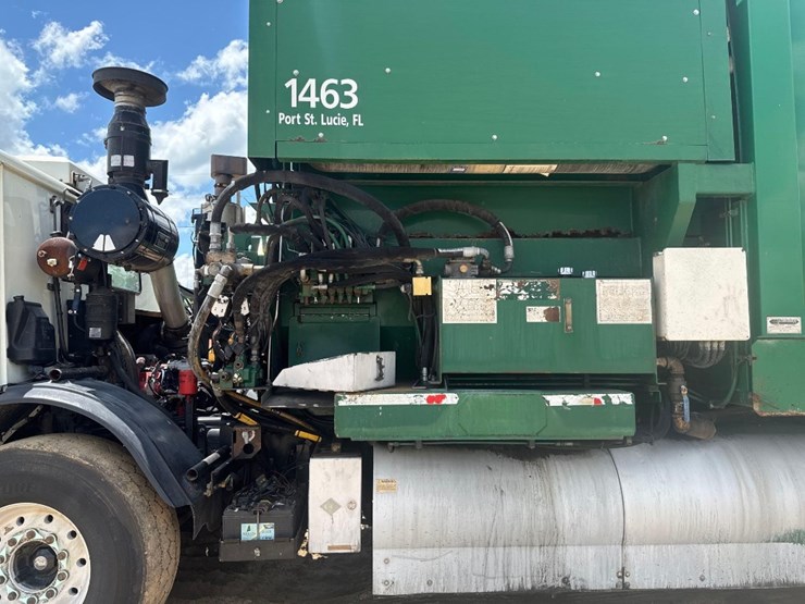 2015-mack-leu633-image-16