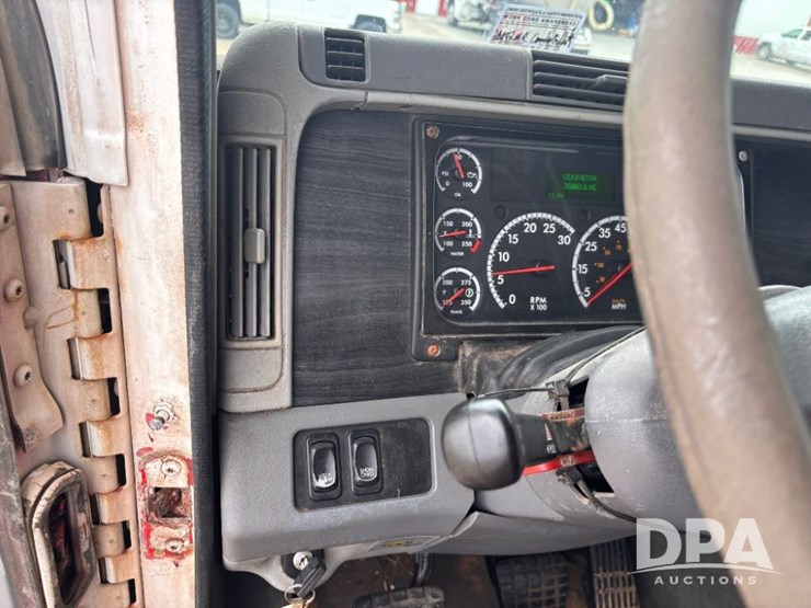 2006-freightliner-columbia-truck-(gp11008,-unit-414)-image-67