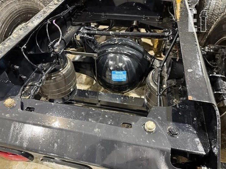 2022-kenworth-t680-image-11