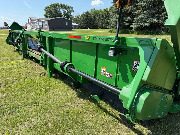 2021-john-deere-c12r-image-24