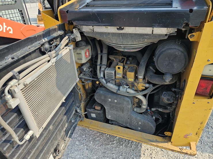 2020-caterpillar-262d3-image-16