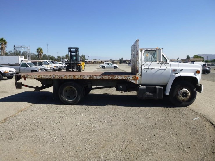 1986-gmc-c6-flatbed-truck-image-5