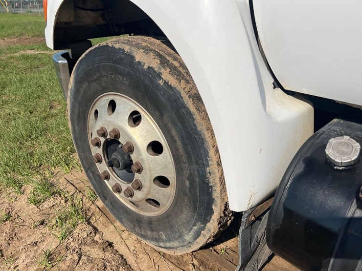 2006-ford-f750-xlt-image-33