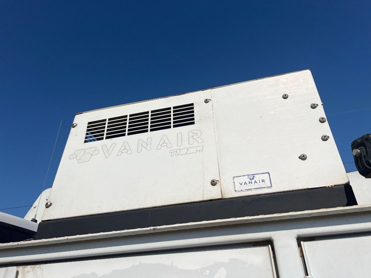 2006-ford-f750-xlt-image-17