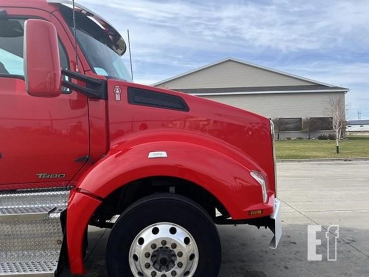 2016-kenworth-t880-image-35