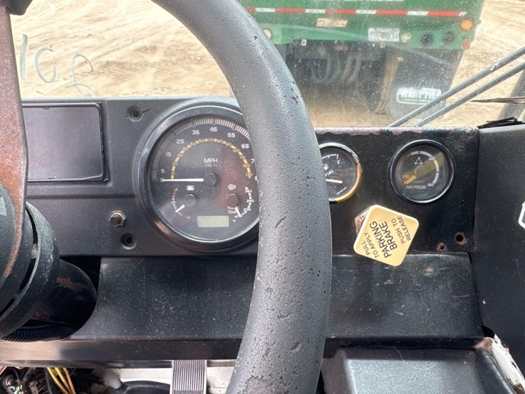 2015-mack-leu633-image-25