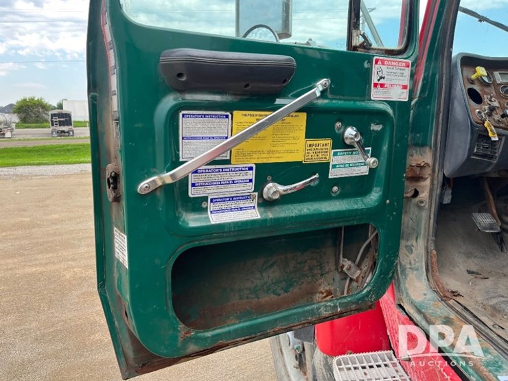 1995-ford-l9000-image-65