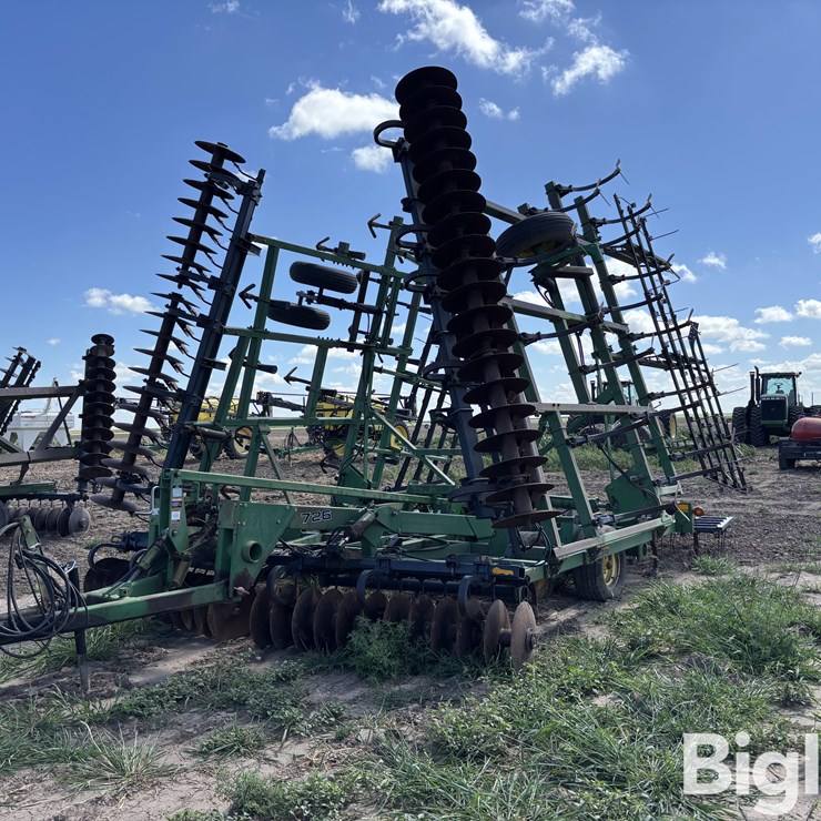 JOHN DEERE 726