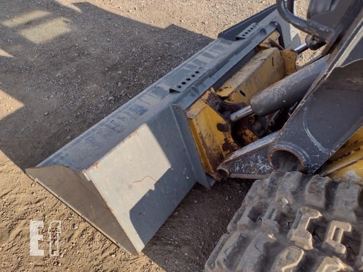 2022-deere-333g-image-18