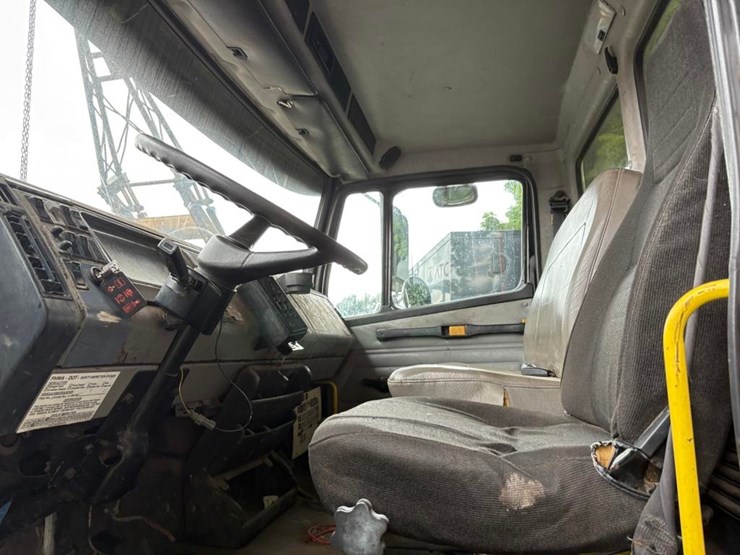 freightliner-fl70-image-19