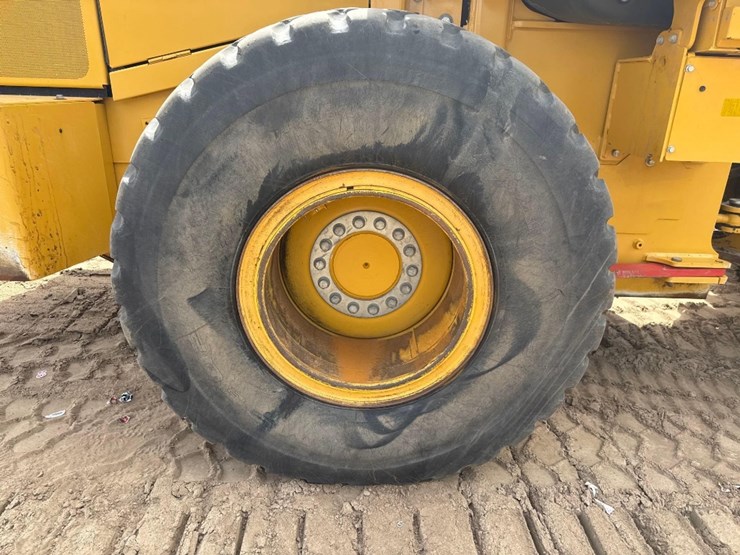 2017-deere-624k-image-8