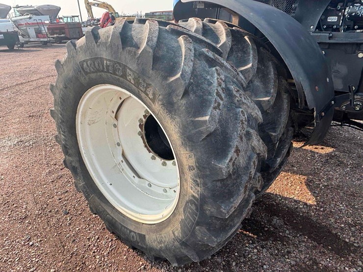 2012-new-holland-t8.360-image-15
